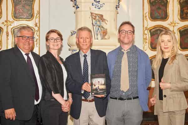 Im Bild (v.l.n.r.): Wolfgang Metzner, Patricia Alberth, Prof. William Logan, Dr. Peter Larsen, Kerstin Manz 